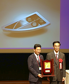 190402top1 厚生労働大臣省を受賞したナダヨシ