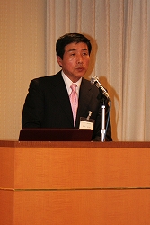 101122環境賞b 挨拶する石川理事長