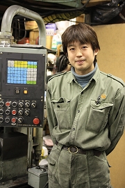 120214相和シボリ工業3 友和 工場長