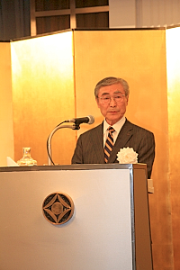 140127日工会1 あいさつする花木会長