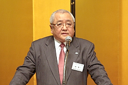 130212フルパ1 あいさつする脇会長