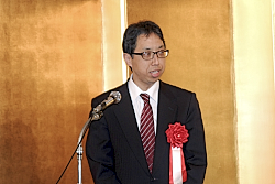 130212機器2 あいさつする須藤経産省産機課長