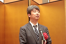 130212日精工2 あいさつする永山経産省産機課課長補佐