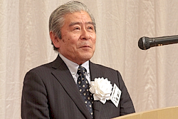 130212輸入1 あいさつする千葉会長