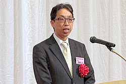 130212輸入2 あいさつする須藤産機課長