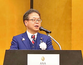180222top1 あいさつする世耕経済産業大臣