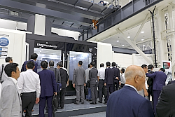 190808dmgiv6 大勢の来場者で賑わいをみせた。