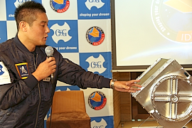 151221top14 アダプターの開発を担当したオーエスジーの藤井氏。