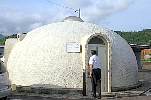 個性的な建物「ナノオプトニクス研究所」 個性的な建物「ナノオプトニクス研究所」