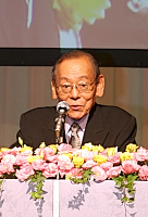 131006大垣精工1 あいさつする上田社長