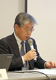 181115不二越2 説明する北山工具事業部長