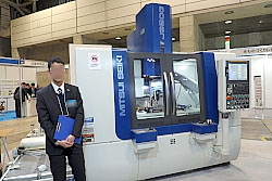 砥石自動切込みが－3～＋50mmの広範囲なストロークを実現している「J350G」
