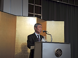 150530日工会2 あいさつする花木会長