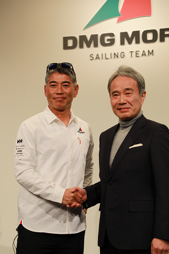 230220森社長と白石選手(500)
